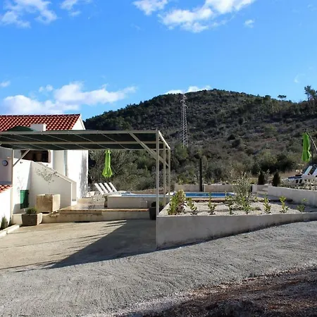 Vila Ela *